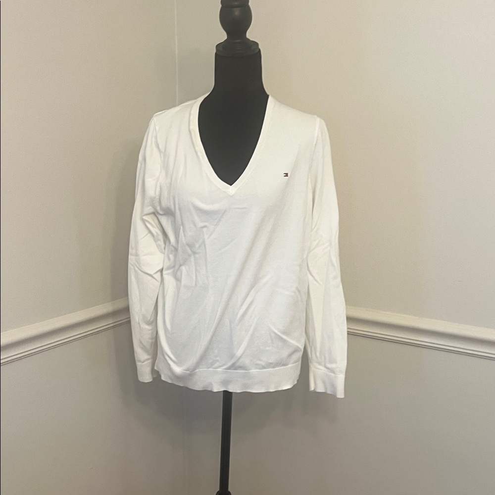 Tommy Hilfiger creamy White V-Neck Long-Sleeve Women's sweater - lightweight